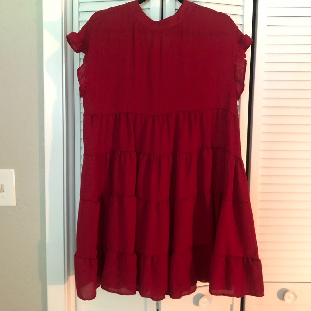 Women’s red flowy dress worn once